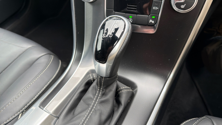 Volvo Xc60 D4 [190] R DESIGN Lux Nav 5dr Diesel Estate